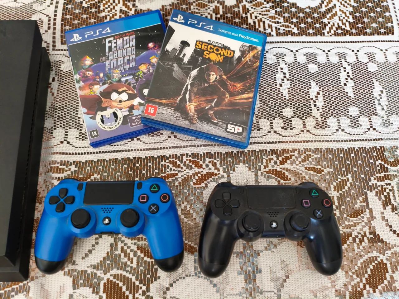 Playstation 4 (PS4) + 2 Controles + 2 Jogos - Foto 2