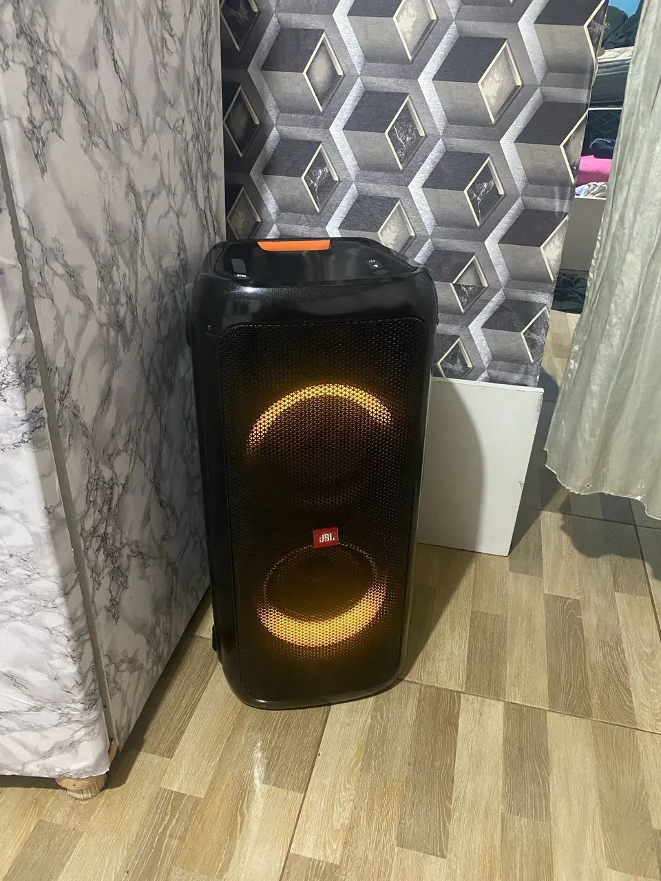 JBL PART BOx 300