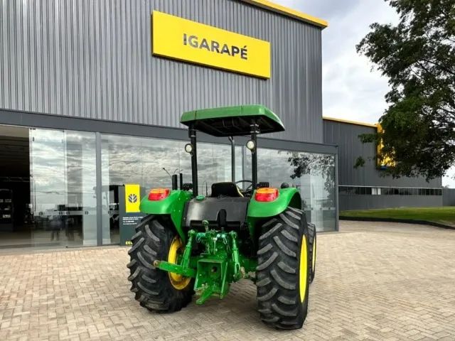 TRATOR - MARCA JOHN DEERE - MODELO 5080E - 4x4 - Foto 2