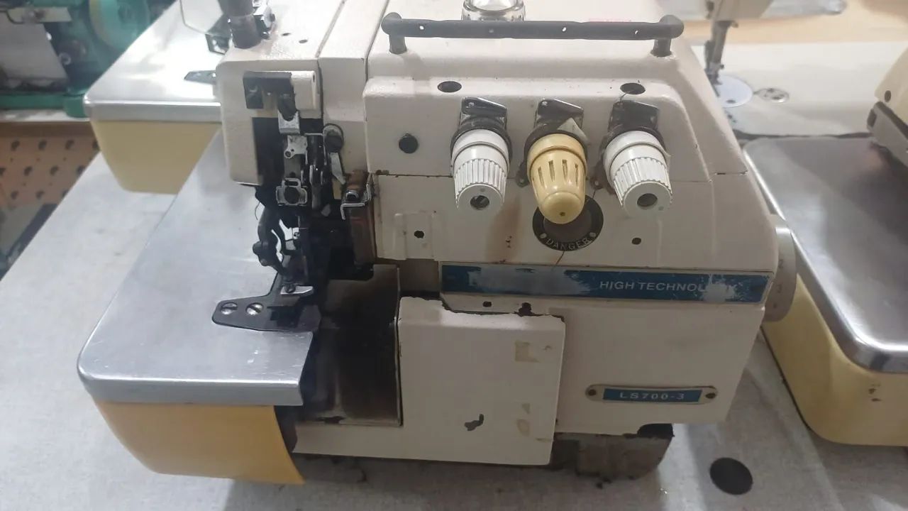 Máquina overloque