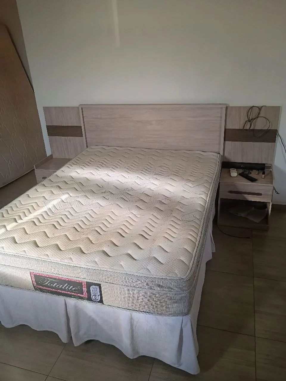 Cama casal completa com cabeceira 
