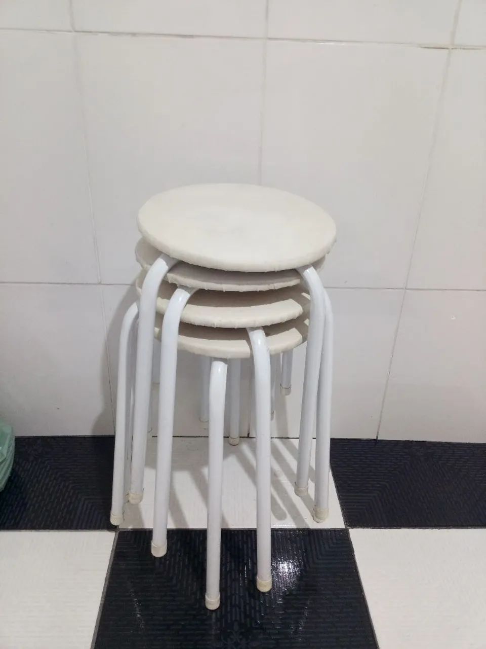 Jogo de mesa retrátil com 4 cadeiras  - Foto 2