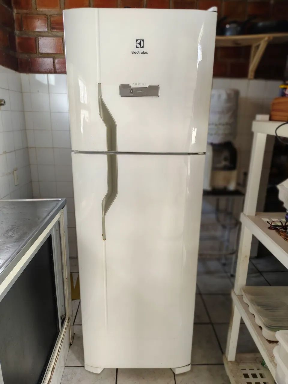 Vendo Geladeira Electrolux 