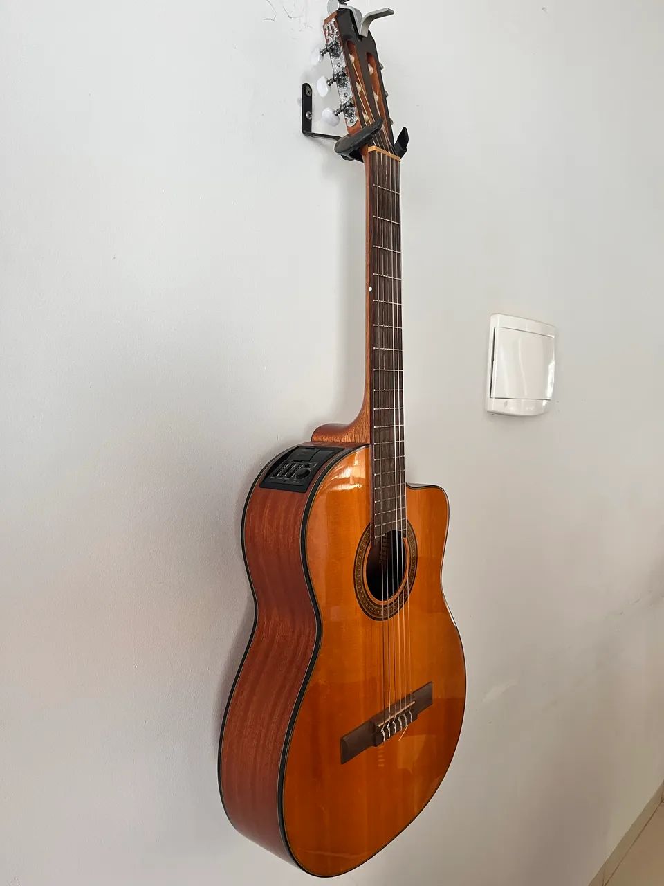 Vendo excelente violão Takamine