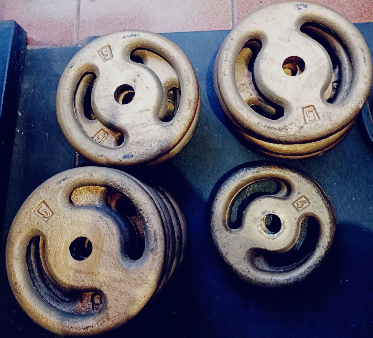 Anilhas de 4 e 5 kg para treinar  - Foto 5