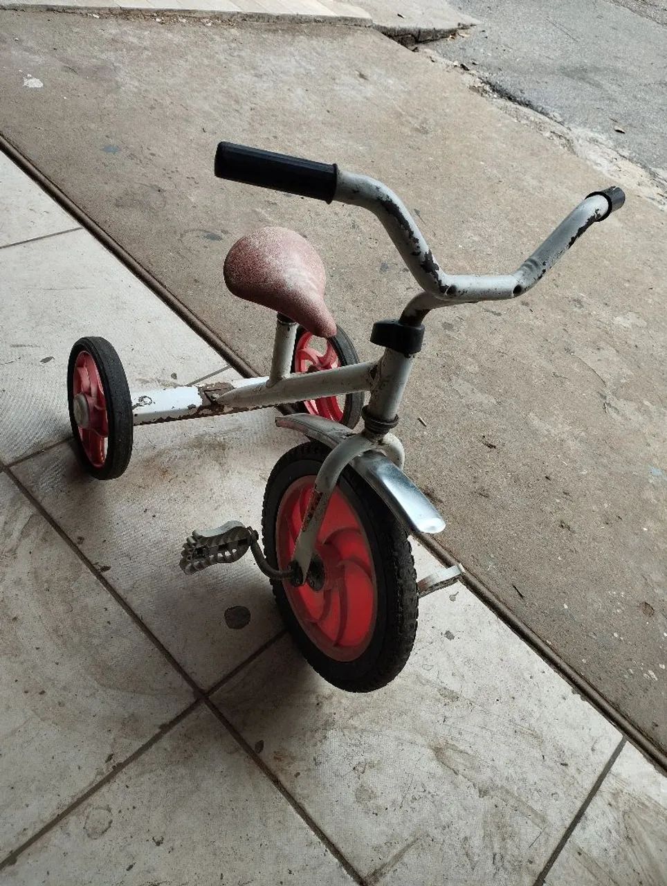 Triciclo antigo anos 70, funcionando.