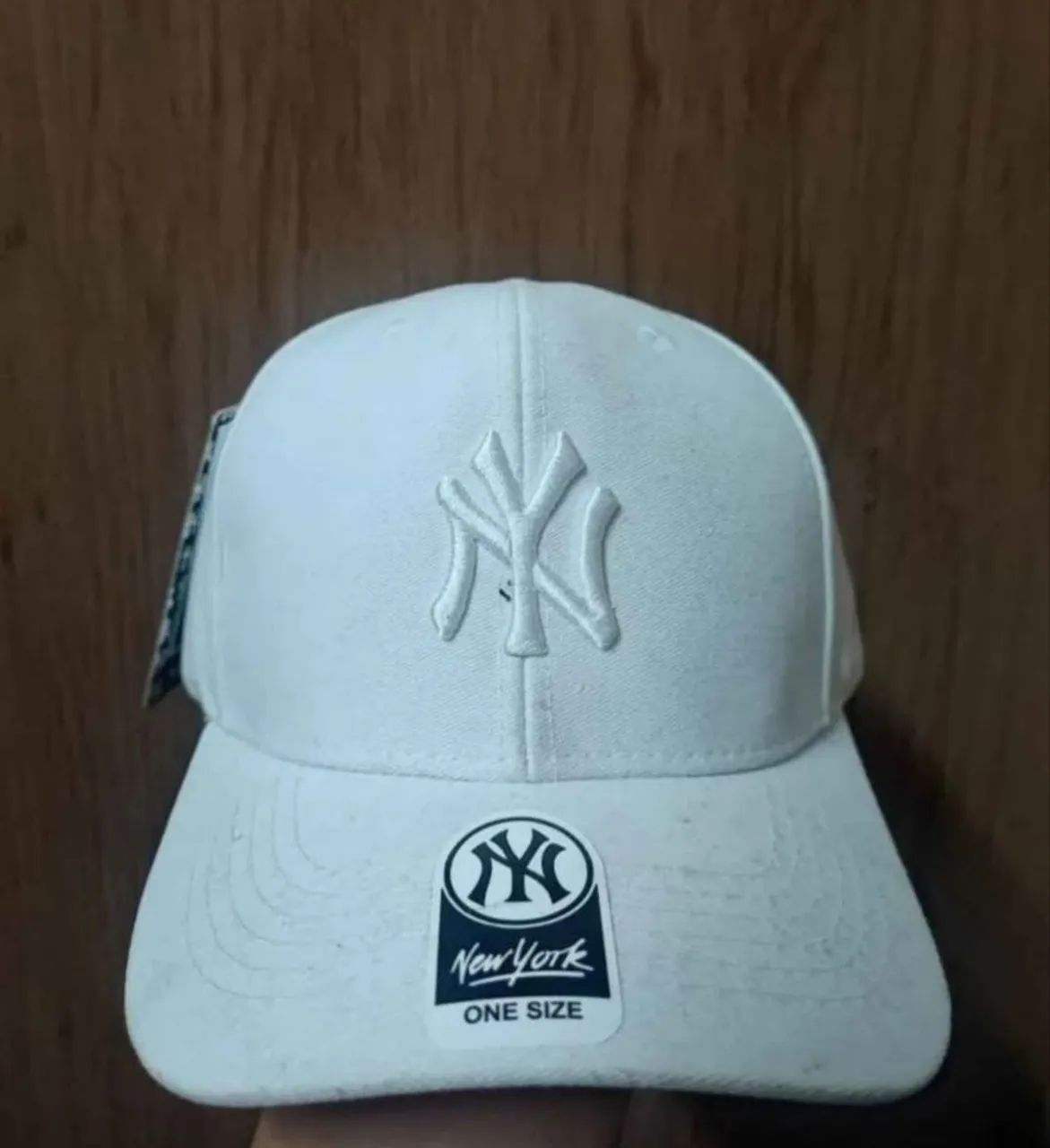 Boné branco NY novo