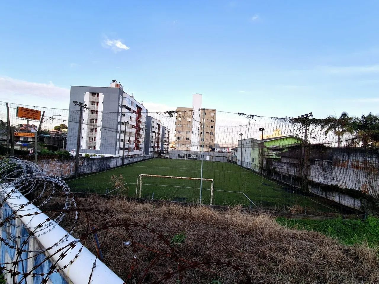 GRANDE TERRENO À VENDA EM PRAIA COMPRIDA SÃO JOSÉ COM 2000M² EXCELENTE PARA CONSTRUÇÃO E I - Foto 3
