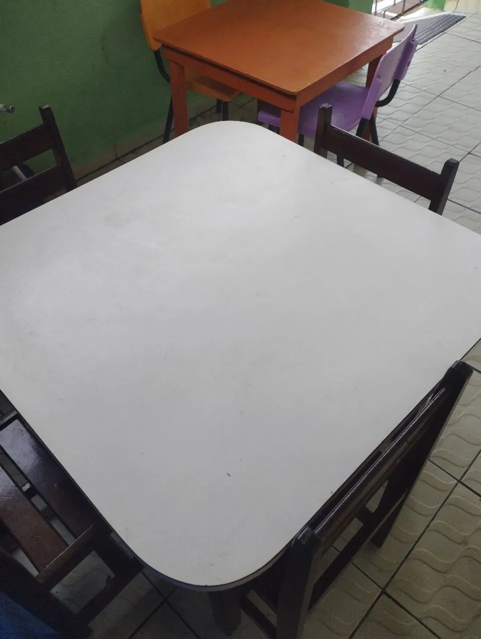 Vendo mesa e cadeiras de madeira - Foto 4