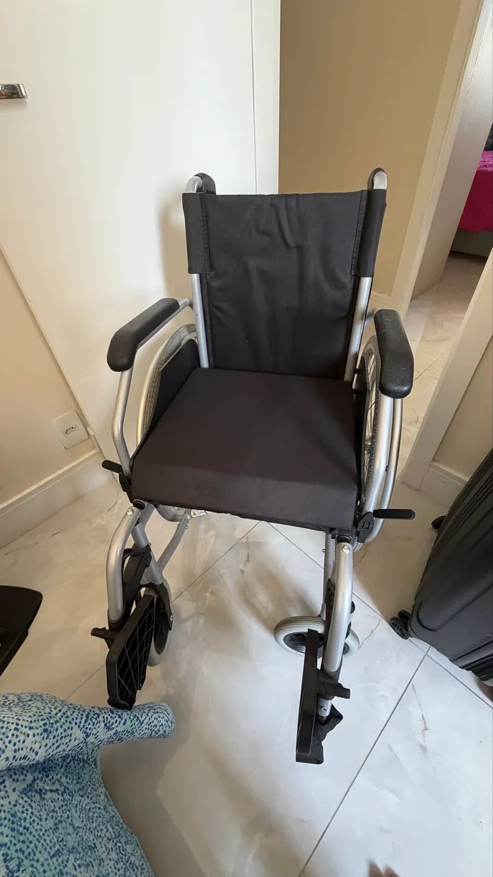 Vendo cadeira de rodas - Foto 4