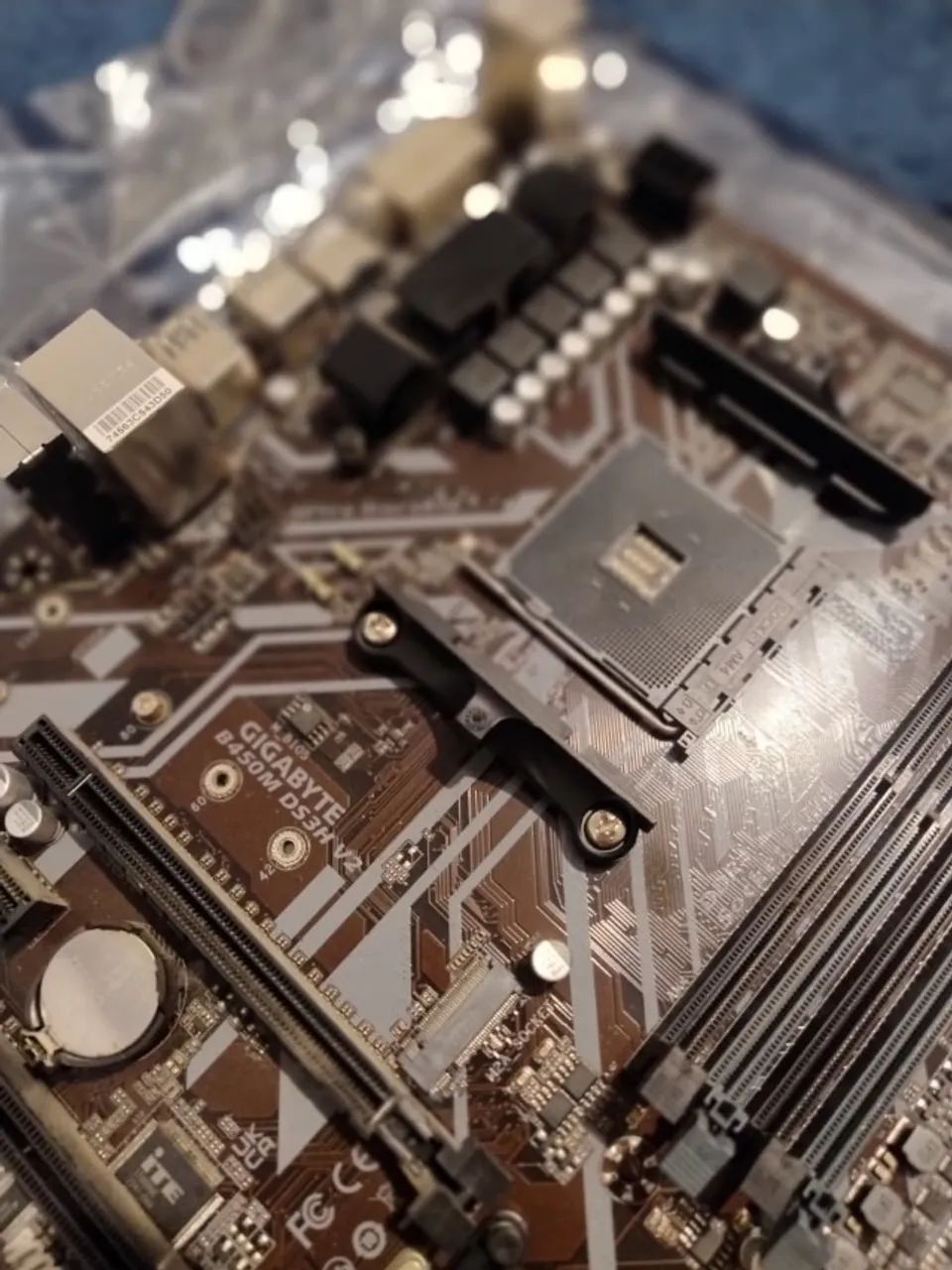 Placa-mãe Gigabyte B450M468277893918238722