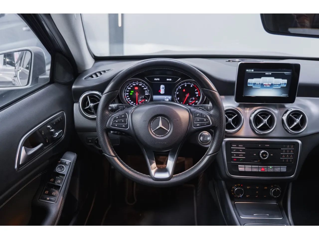 Mercedes-Benz GLA 200 Adv. 1.6/1.6 TB 16V Flex Aut., foto 11 de 14