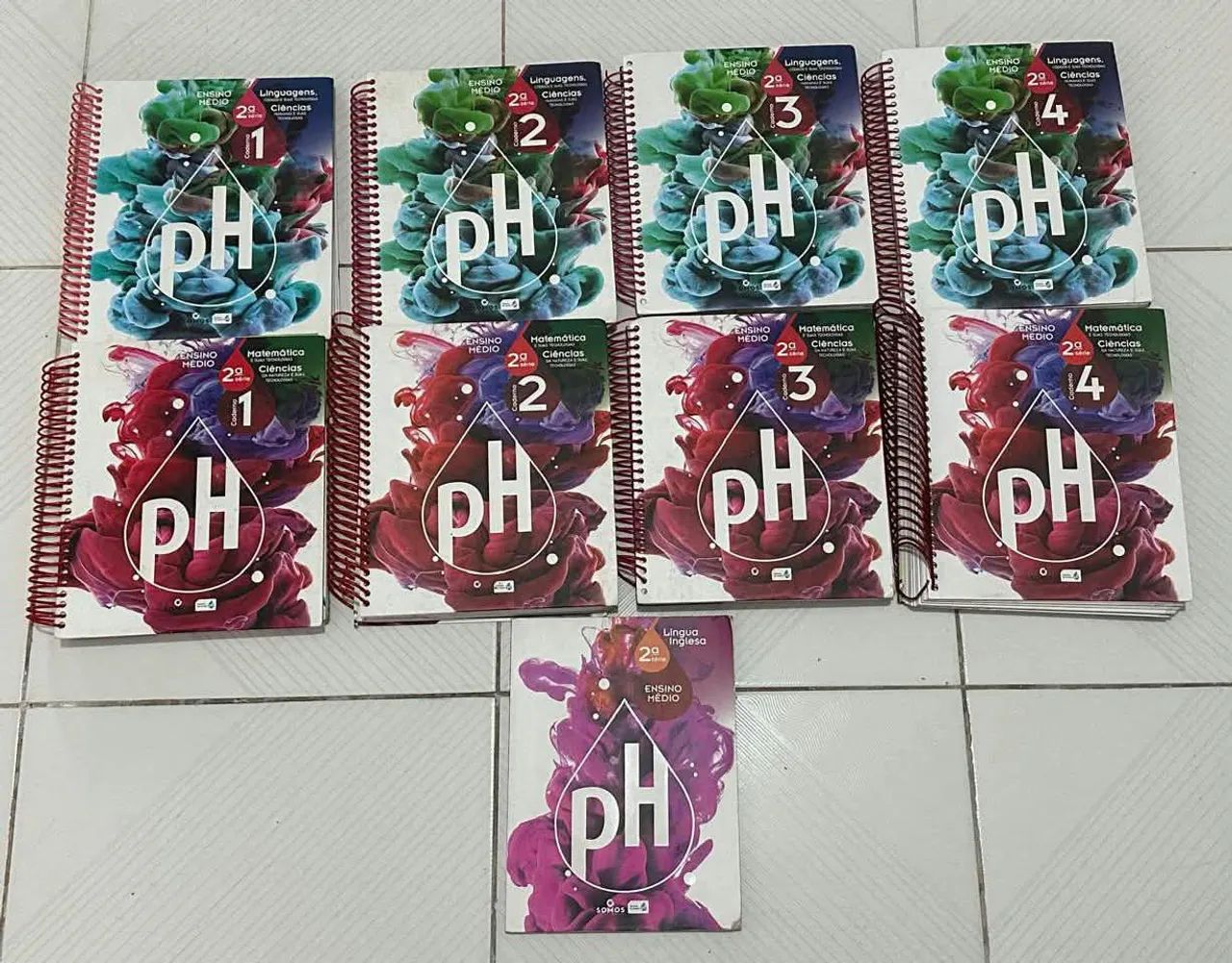 Livro PH 2° com o livro de inglês 