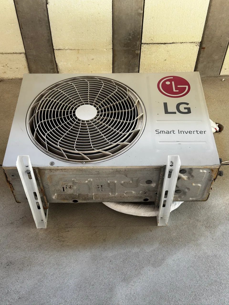 Condensadora LG Smart inverter 12mil BTUs  - Foto 2