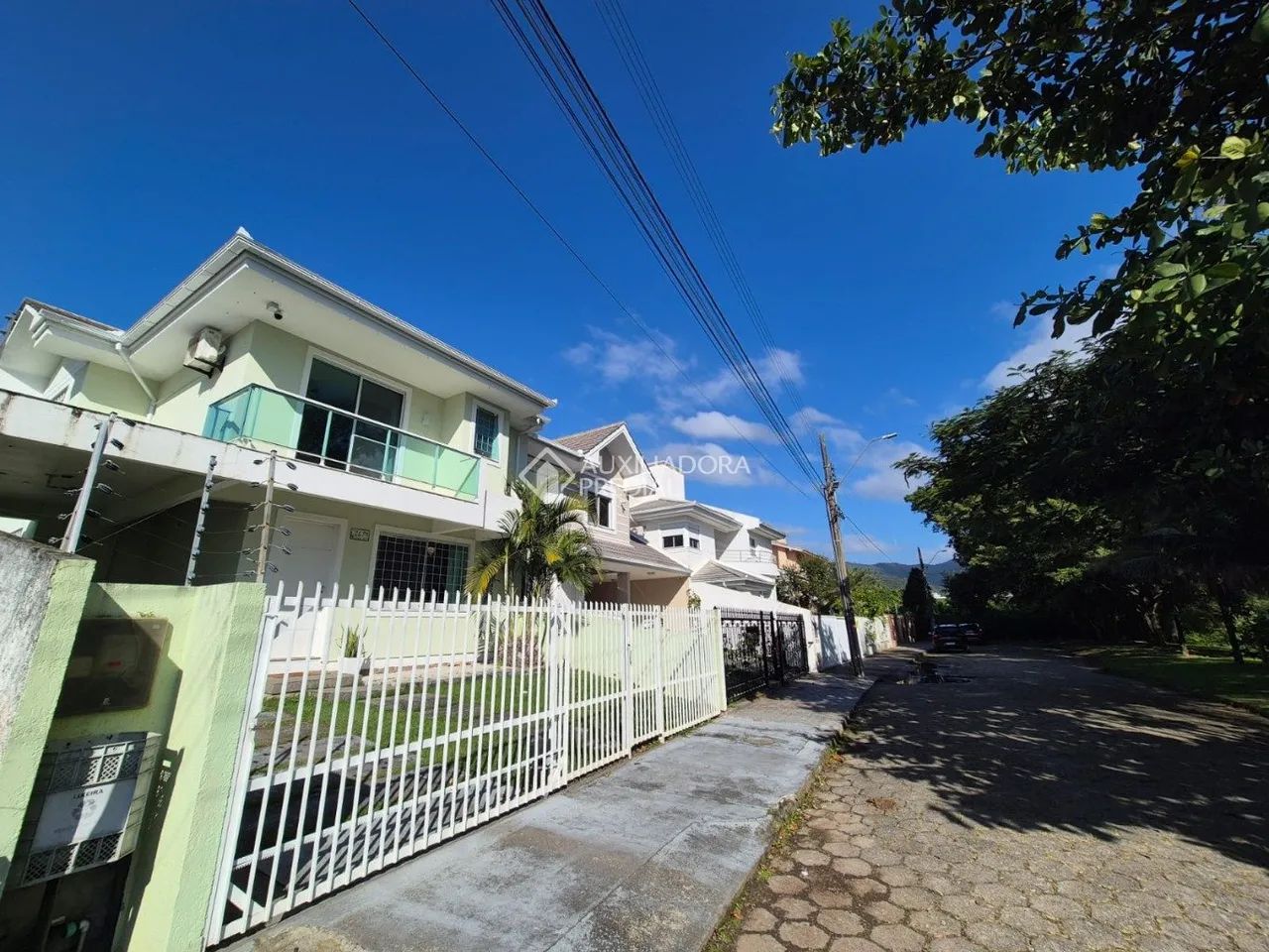 Casa ampla com 4 dormitórios, sendo 2 suítes, em excelente localização no Itacorubi