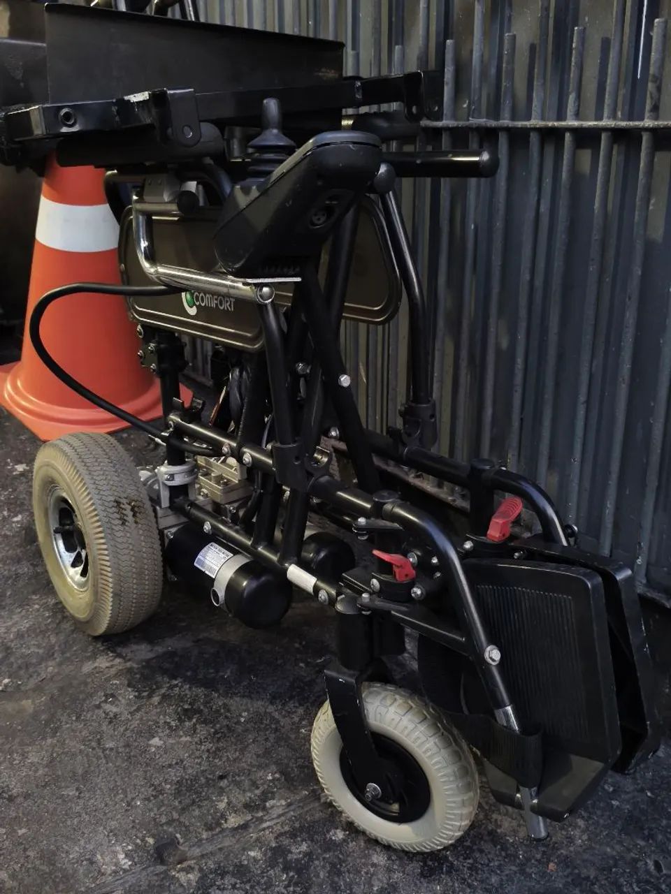 Cadeira de roda motorizada comfort - Foto 4