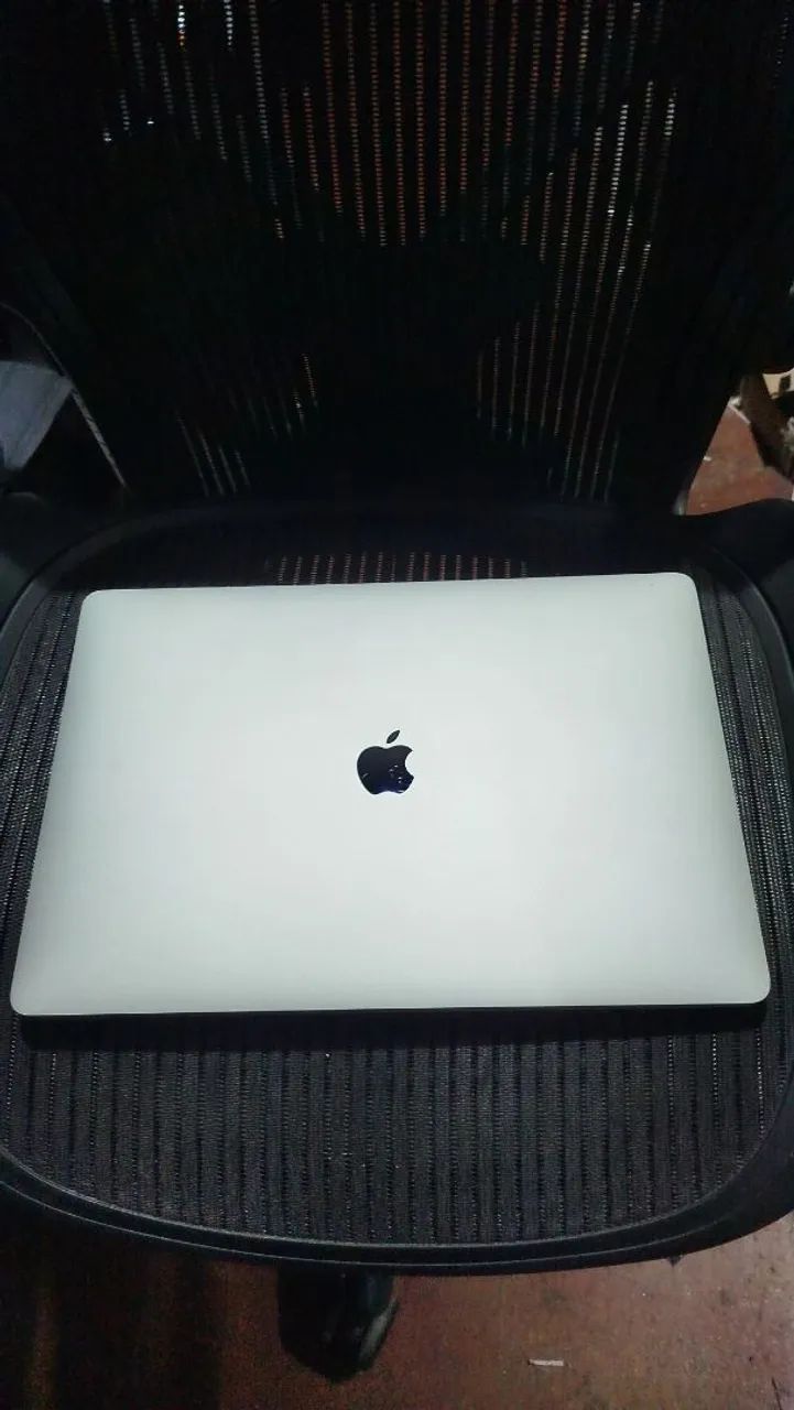 Macbook Pro - 16