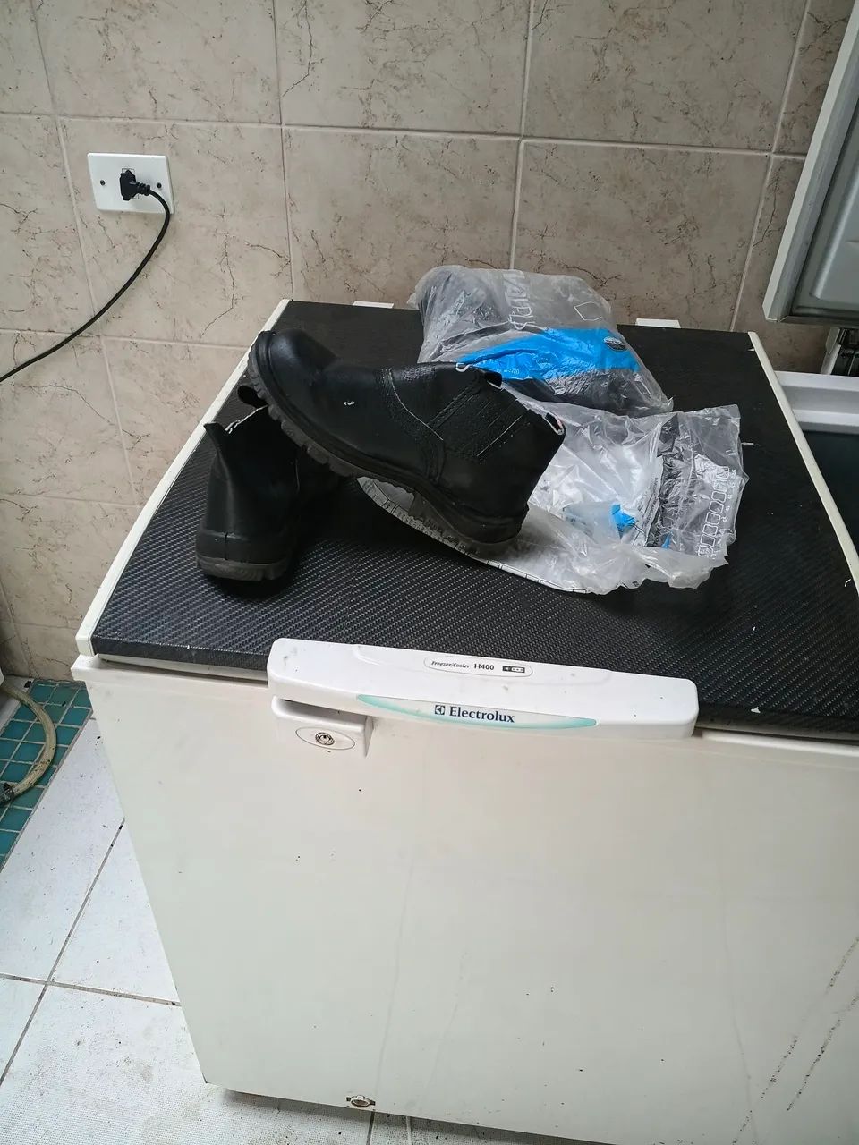 2 pares de bota bico de aço  n= 38  apenas 50 reais  - Foto 2