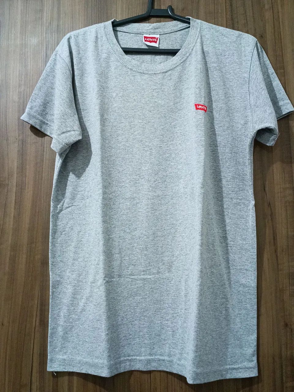 CAMISETA LEVIS - TAMANHO M