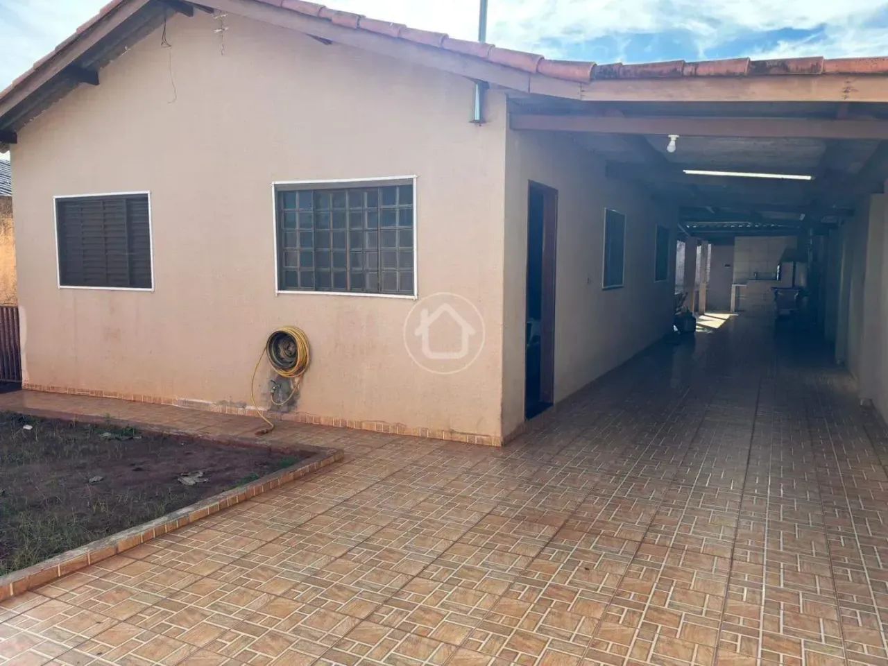 CASA COM TRES QUARTOS - Foto 2