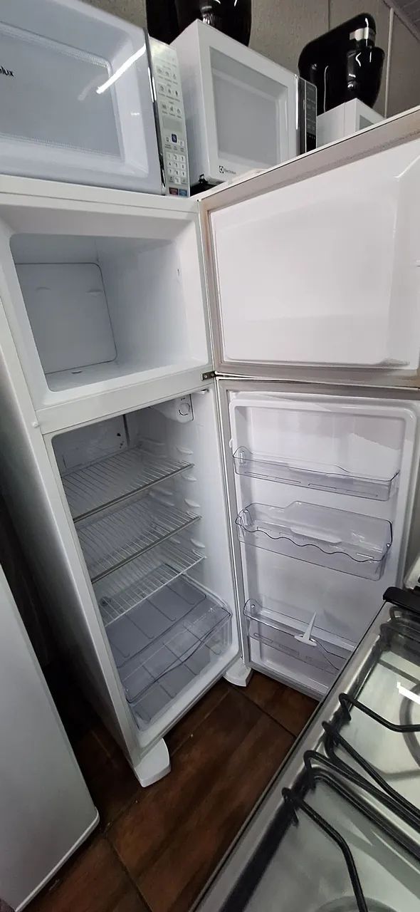 Geladeira Electrolux 260lts - Foto 2