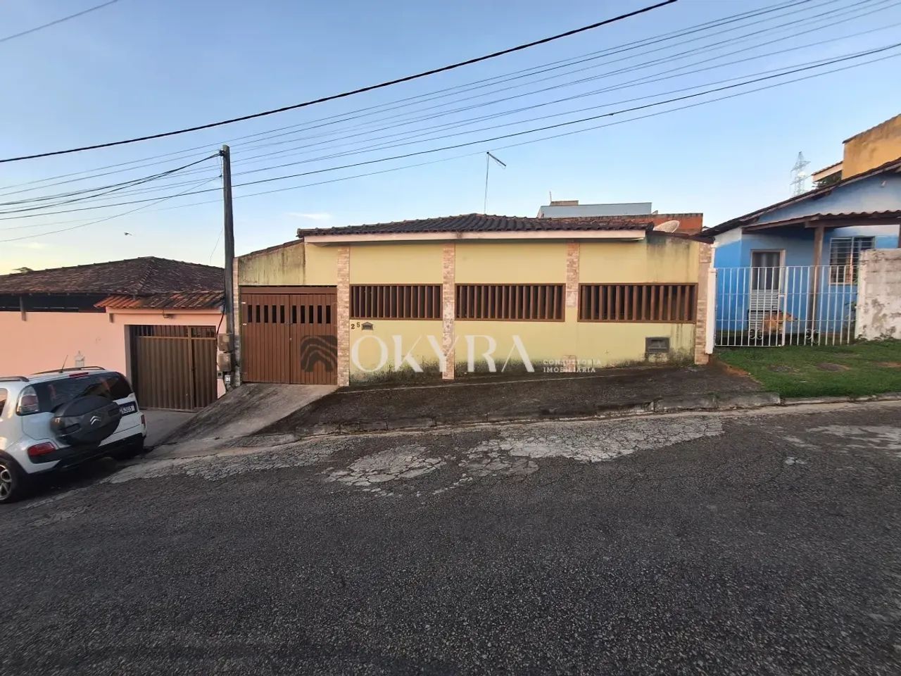 Casa linear 03q com suíte no cond. Village da Serra.