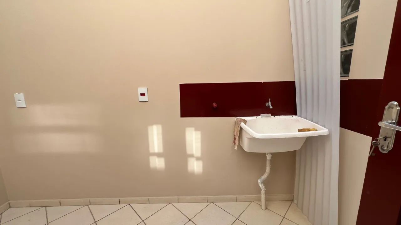 ALUGA-SE ? IMÓVEL COMERCIAL OU RESIDENCIAL| AV. CARLOS CAVALCANTI - Foto 4