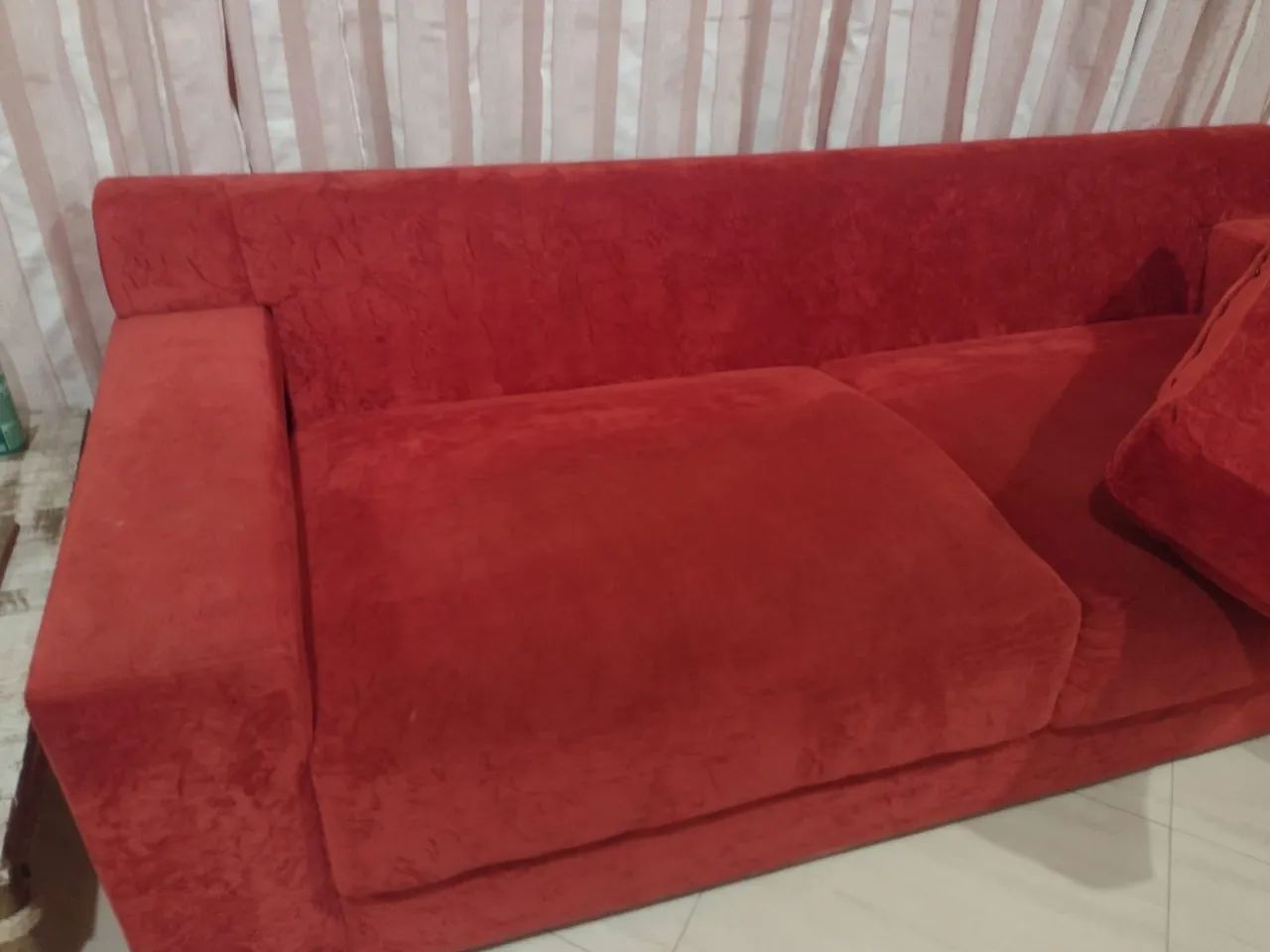 Sofá suede amassadinho conservado - Foto 4