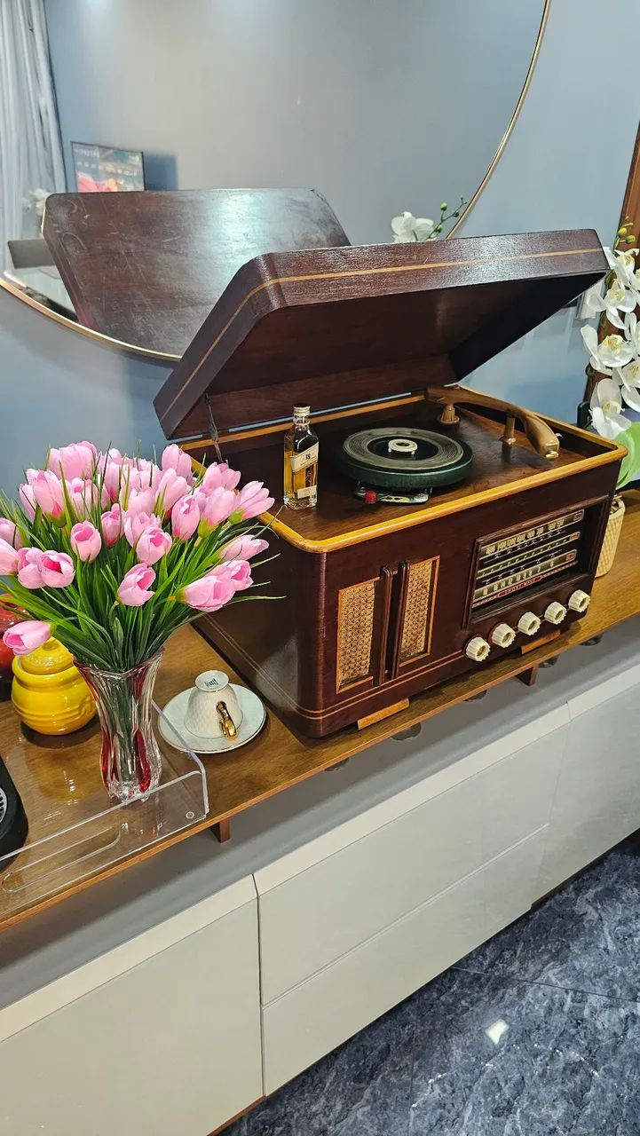 RADIO E VITROLA ANTIGA BELÍSSIMA. - Foto 3