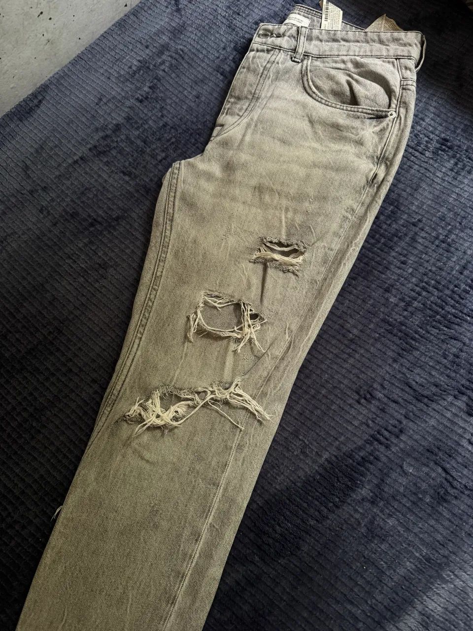 Calça Zara - modelo rasgado - Foto 2