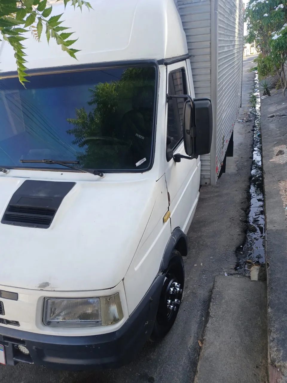 Vendo caminhão baú Iveco  - Foto 3