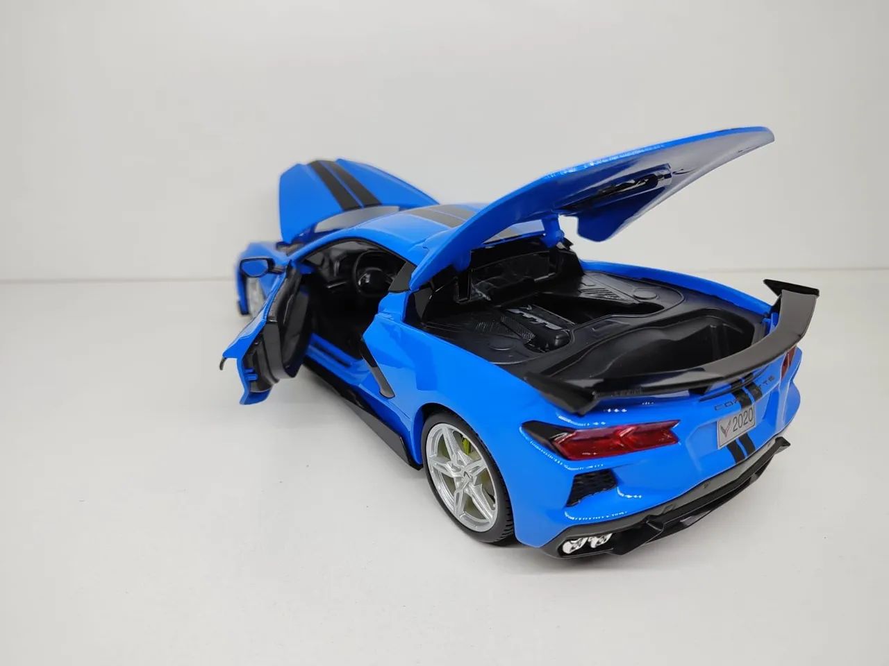 Miniatura Chevrolet Corvette Stingray Z51 1/18 - Hobbies e