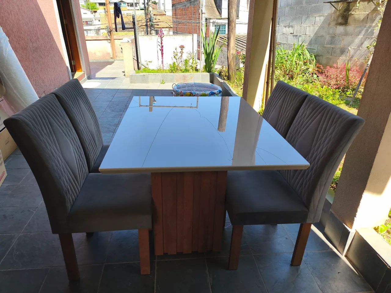 Mesa de jantar 4 cadeiras 