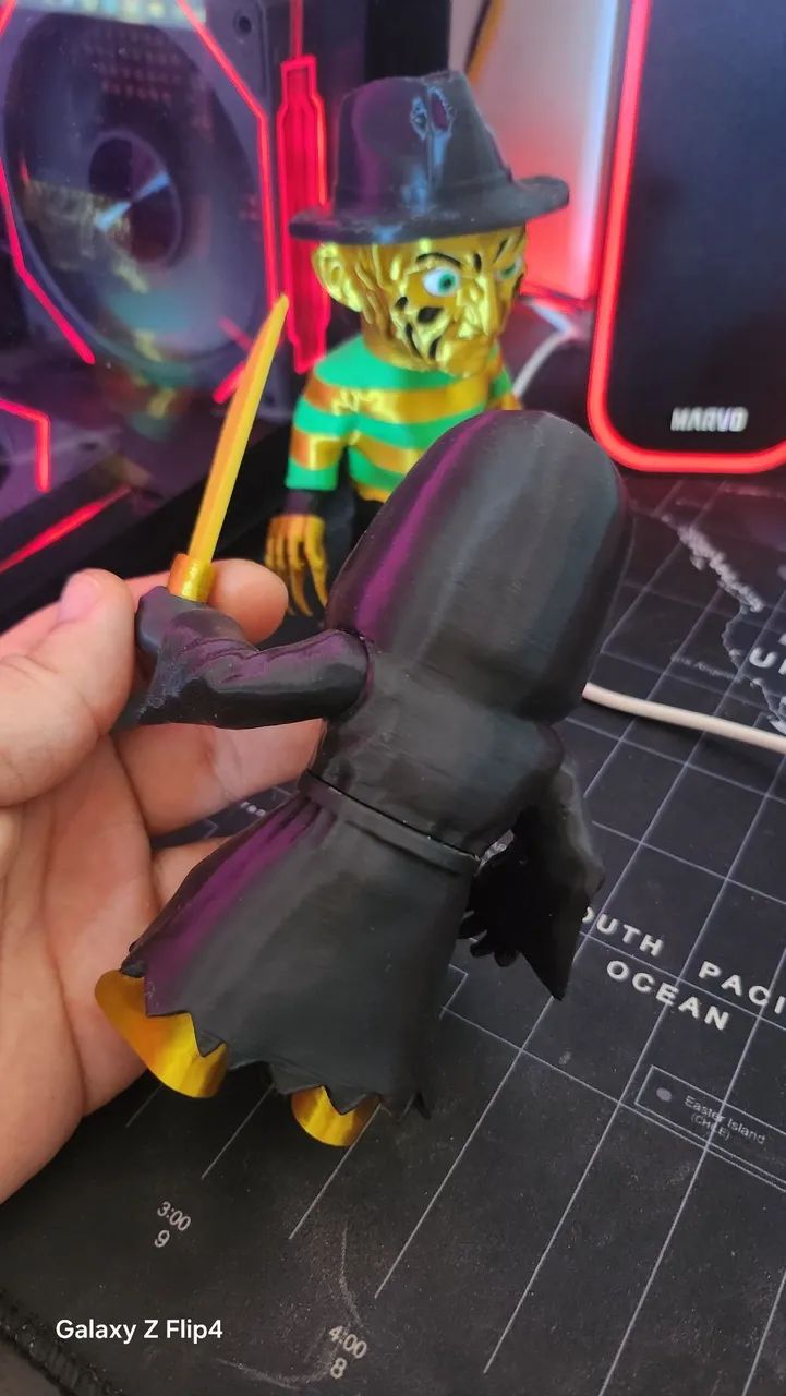 Boneco Pânico dourado com preto - Foto 2