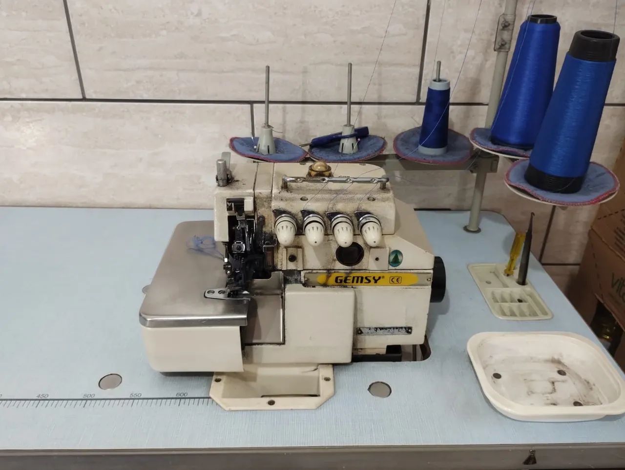 Máquina industrial de costura interloque - Foto 3