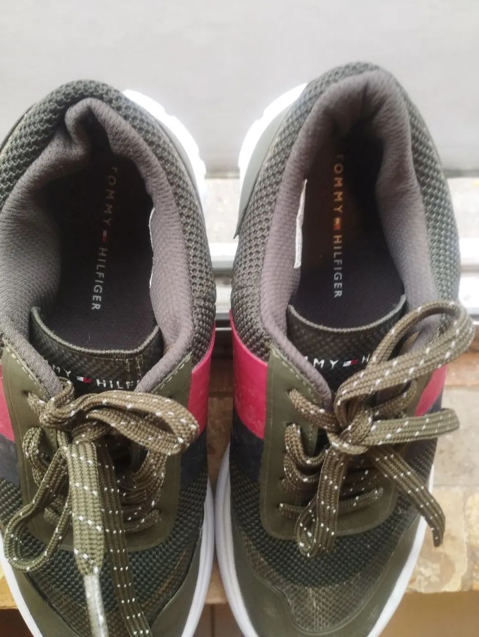 Tênis Tommy Hilfiger verde 9C - Foto 3