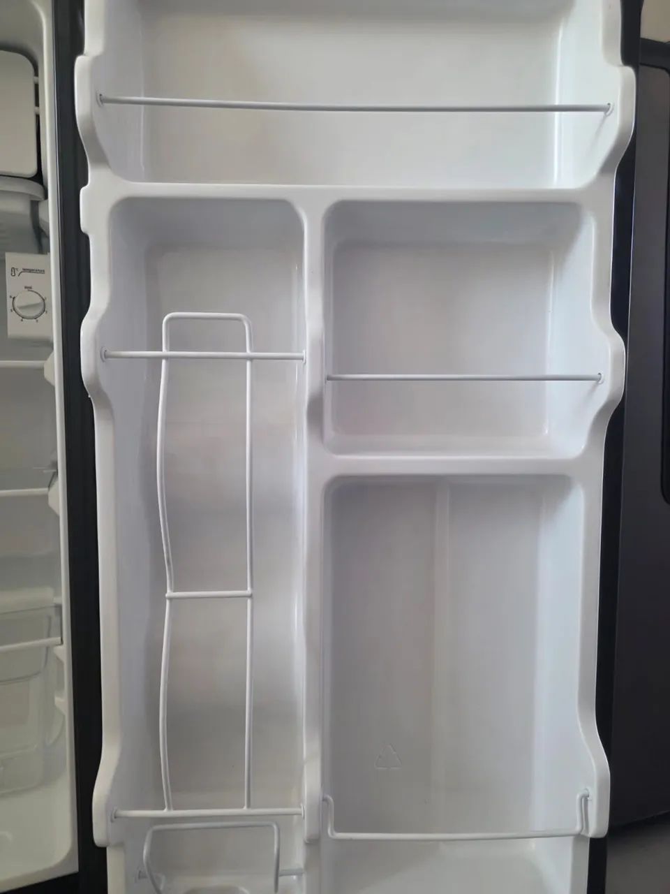 Vendo frigobar Midea Preto 93litros  - Foto 2