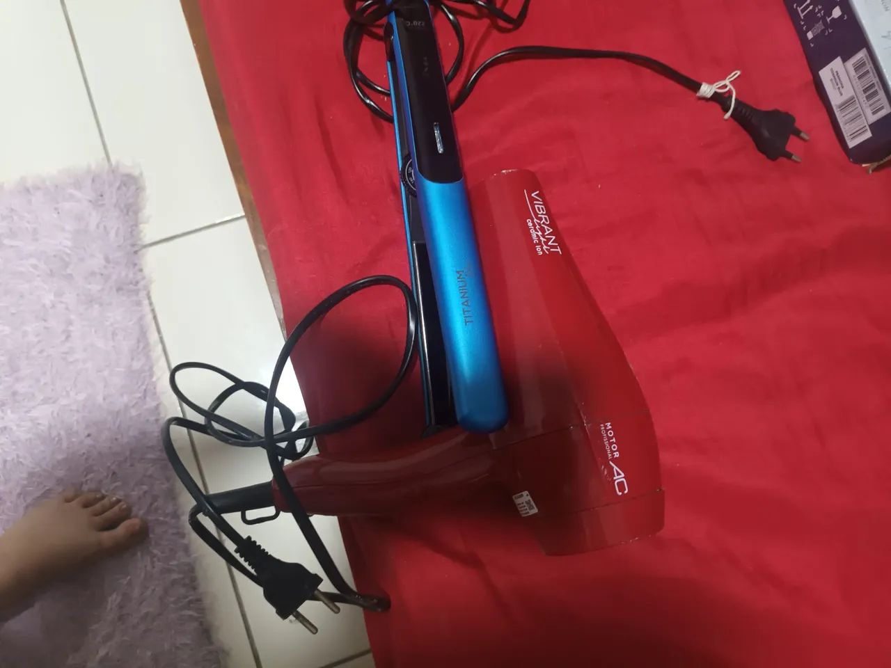 Prancha e secador de cabelo