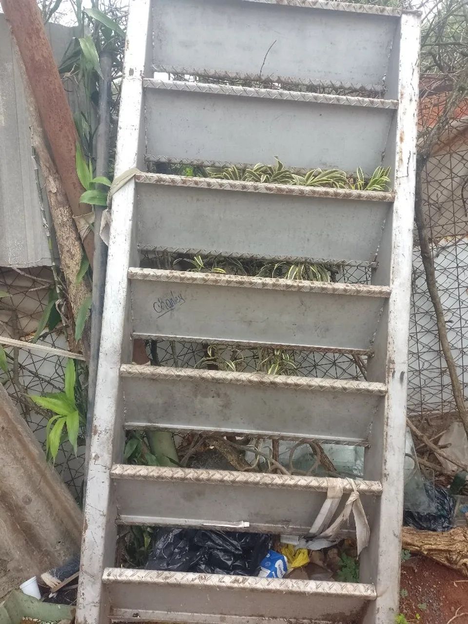 Vendo escada 7 degraus 