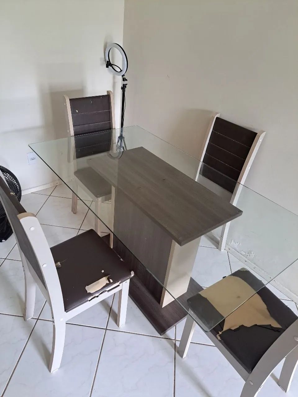 Mesa de vidro com cadeiras - Foto 3