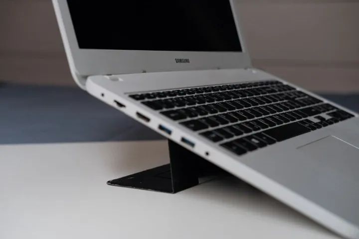 Notebook Samsung Essentials E30 com SSD de 128 GB e HD de 1TB - Foto 4
