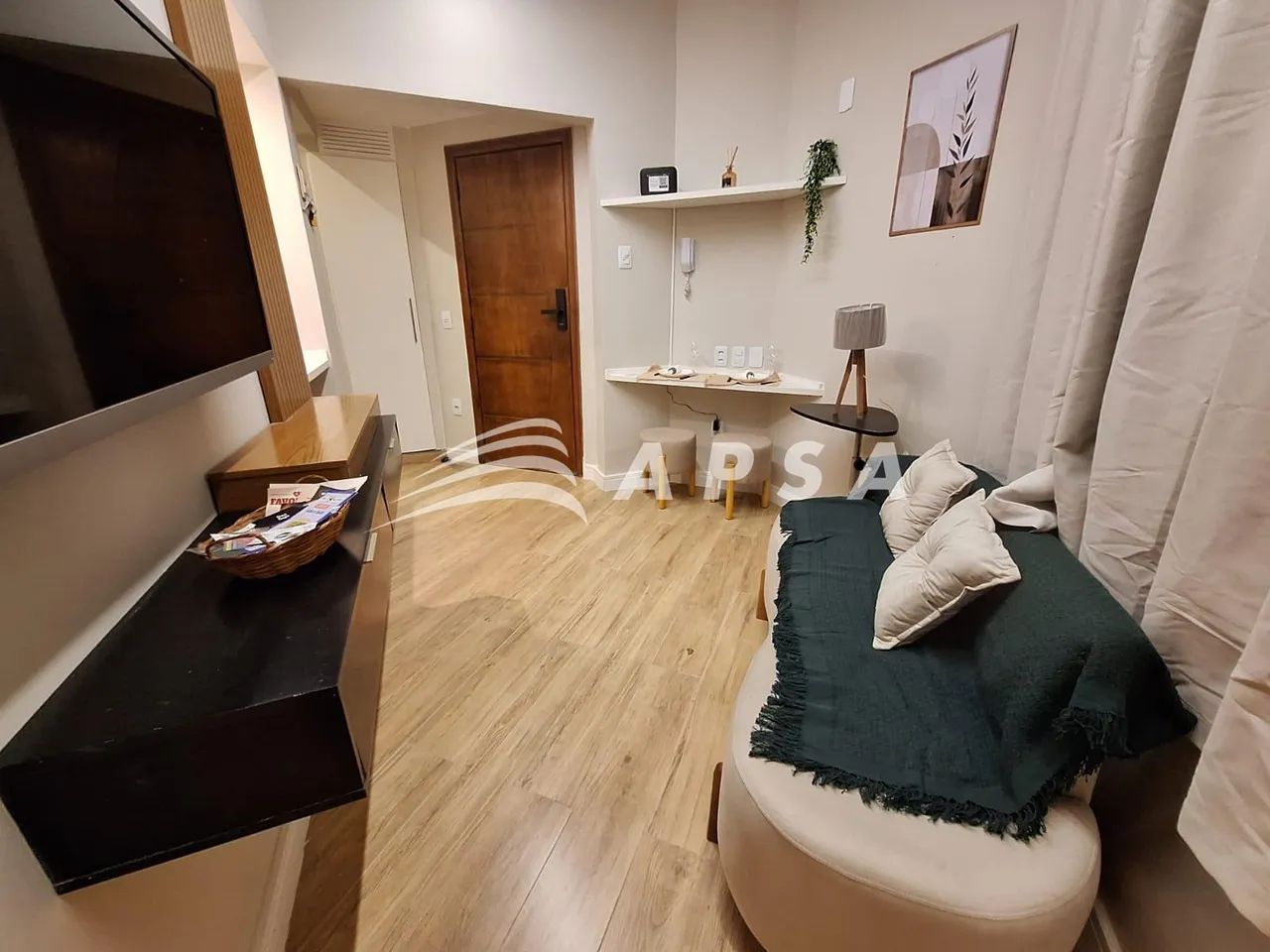MORE COM CONFORTO E PRATICIDADE NESTE EXCELENTE APARTAMENTO DE 1 QUARTO E SALA NO CATETE, 
