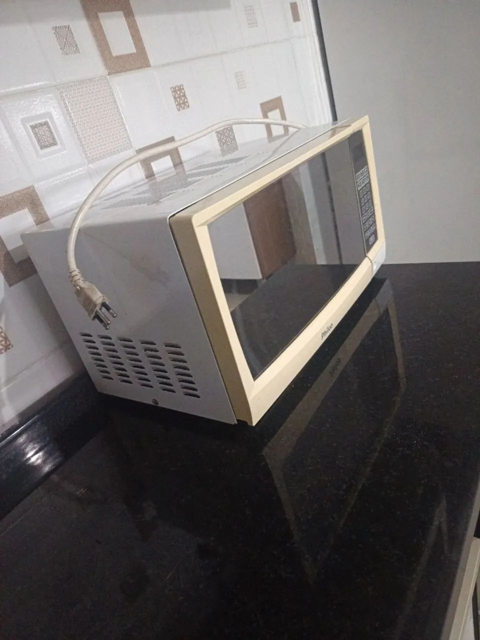 Vendo micro-ondas Philco usado,em ótimo estado  e funcionando normalmente.  - Foto 2