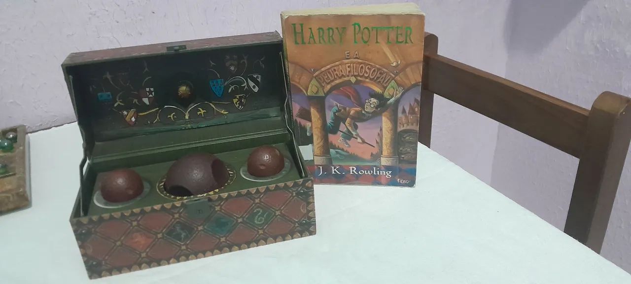Baú Quadribol + livro HARRY POTTER - Foto 2