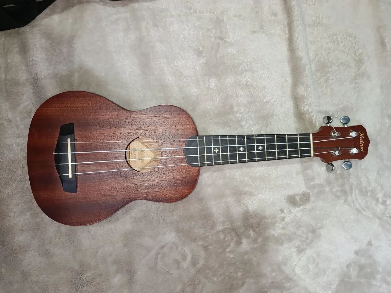 Ukulele semi-novo  - Foto 3