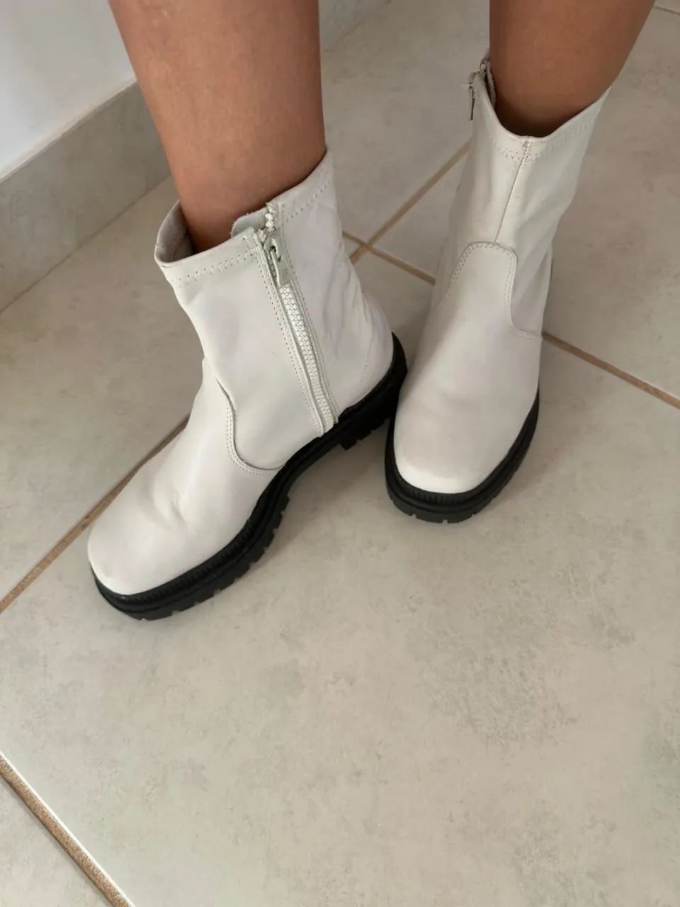 Bota feminina de couro legítimo 