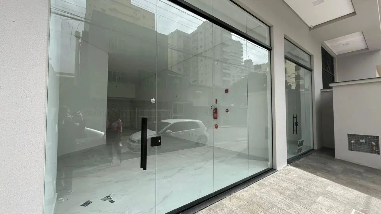 SALA COMERCIAL COM ÓTIMA LOCALIZAÇÃO PARA LOCAÇÃO!!! NA MEIA PRAIA - Foto 8