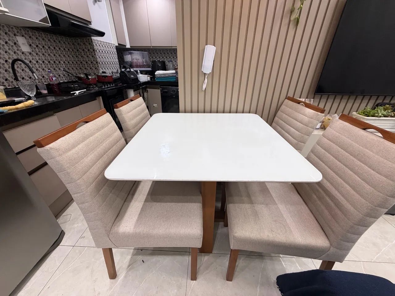 Mesa 4 lugares semi nova de vidro - Foto 2