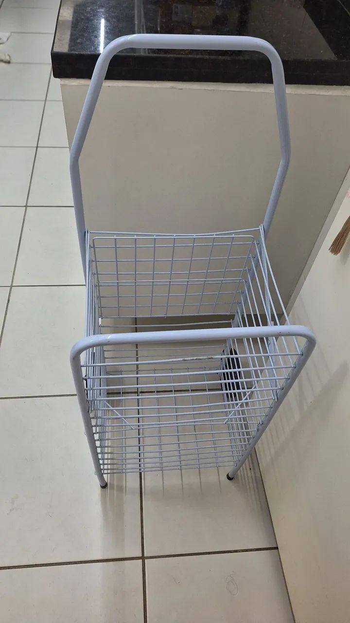 Carrinho de feira seminovo 