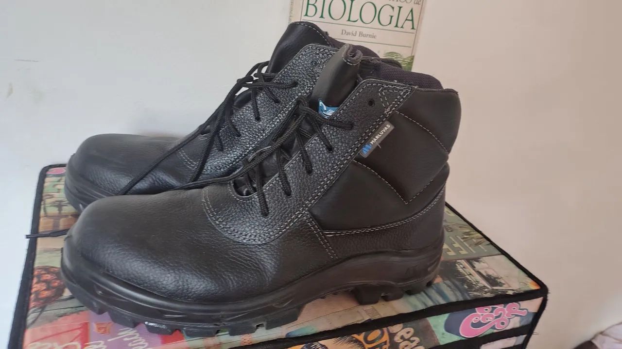 Bota Marluvas Nova tamanho 43 - Foto 3